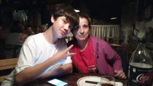 Con mi mamá - Cenando en lo del Chino - Santa Clara del Mar - 2017