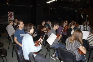 Con la Orquesta Juvenil Amadeus y equipo de grabación para lanzar un "CD" de la Orquesta - 2010
